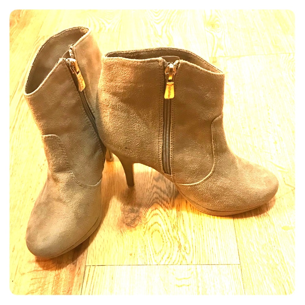Size 7 tan ankle boots